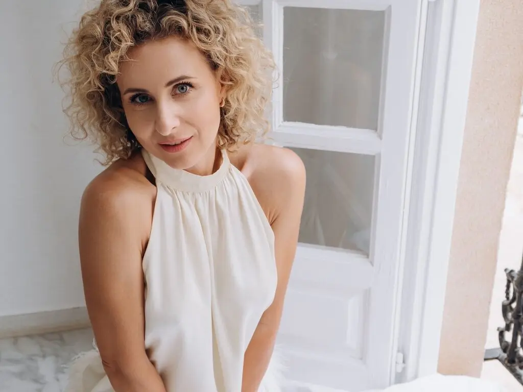 Live Sex Chat with AngelEmeli