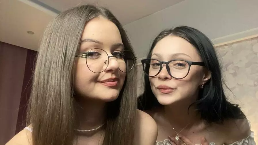 Live Sex Chat with AnnisAndGemma
