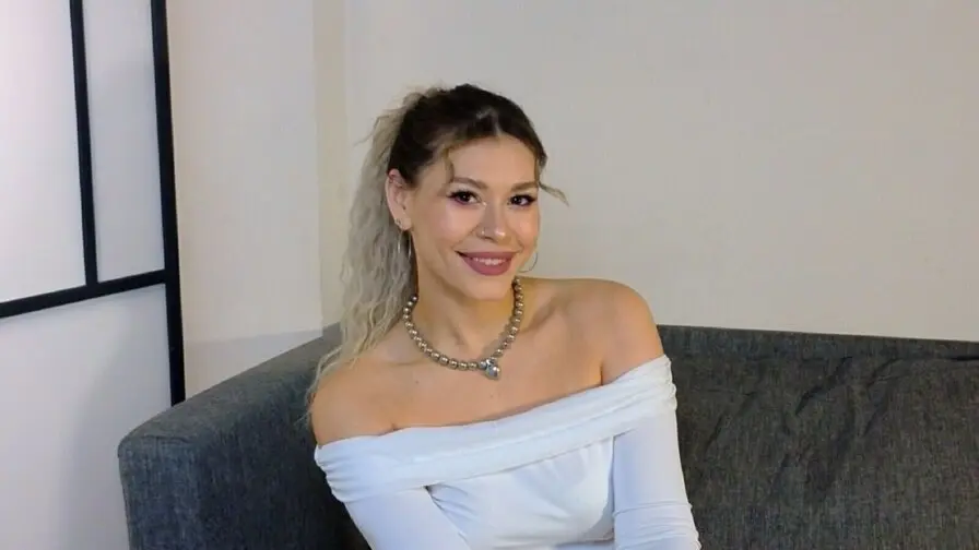 Live Sex Chat with AraAllston