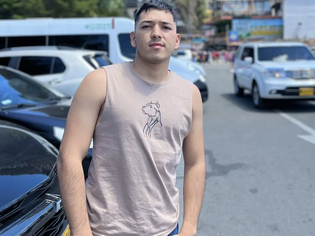 Live Sex Chat with BenjaminFarid