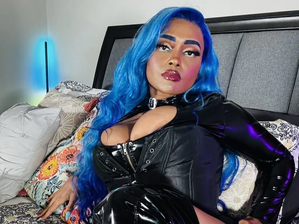 Live Sex Chat with BossyBella