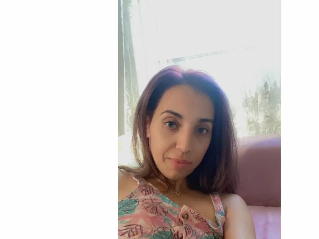 Live Sex Chat with ClarraRight