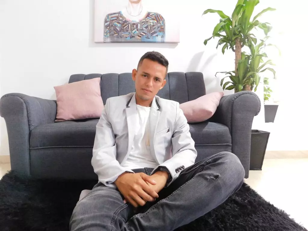 Live Sex Chat with DannyVilla