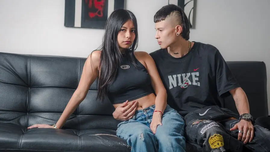Live Sex Chat with DarenAndStassie