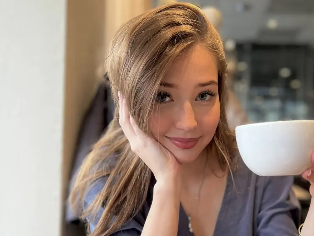 Live Sex Chat with DelorasPuntillo