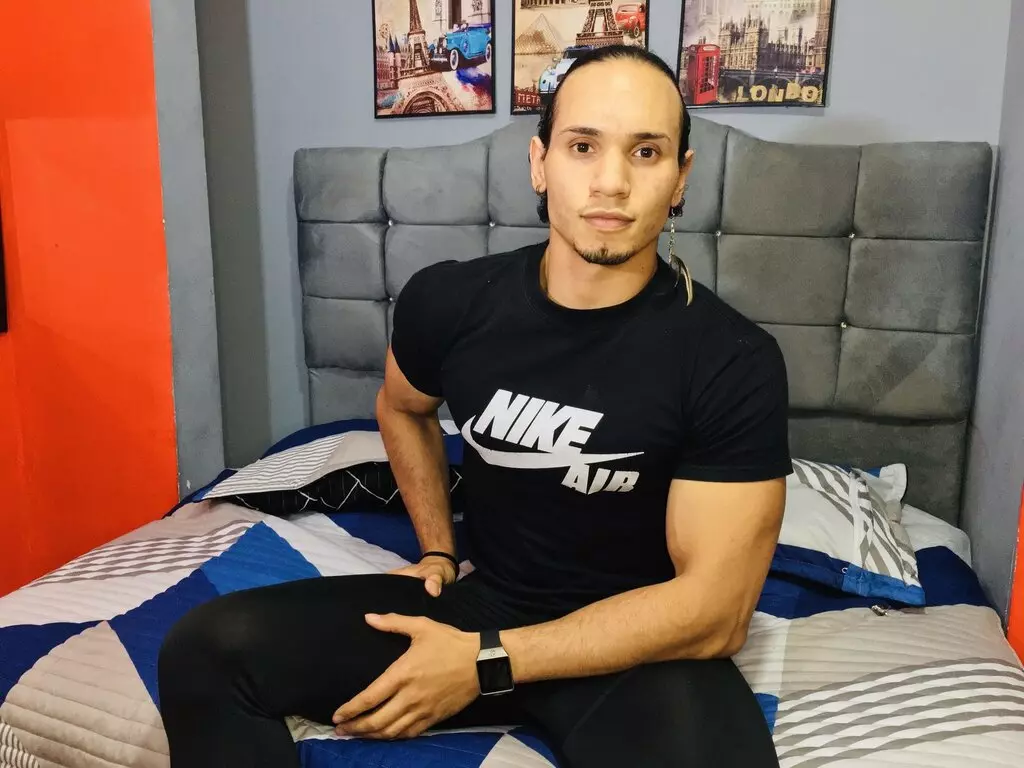 Live Sex Chat with DylanMartinez