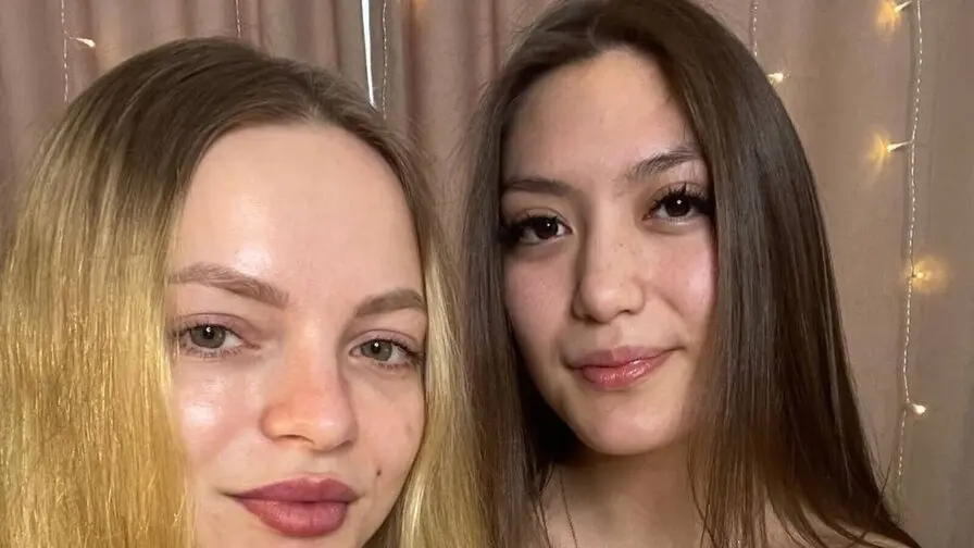 Live Sex Chat with ElwynaAndRexanne
