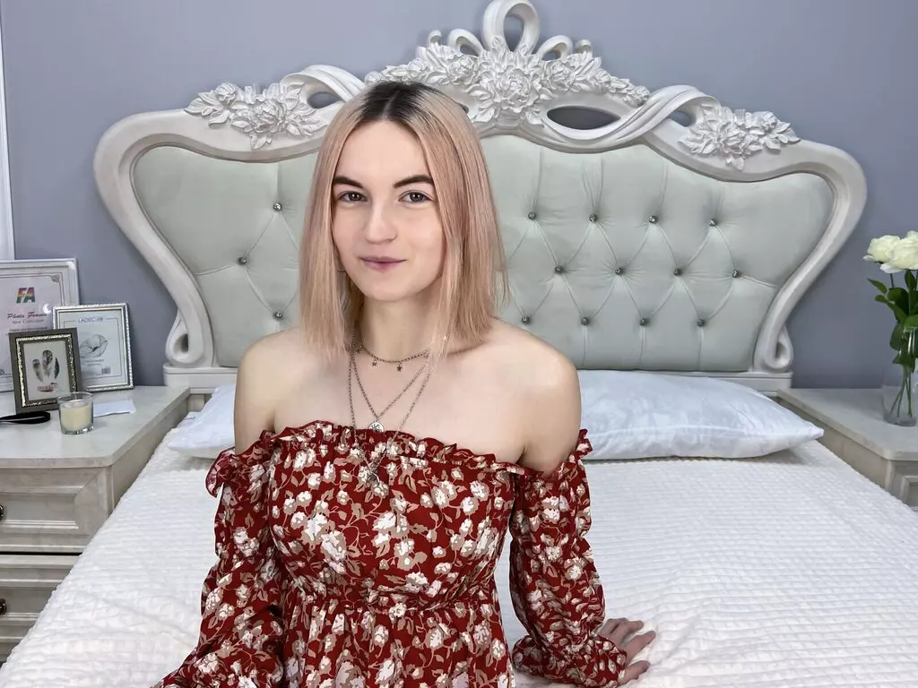 Live Sex Chat with EmiliaNeal