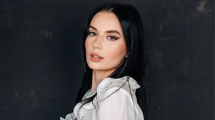 Live Sex Chat with EmilyLyra