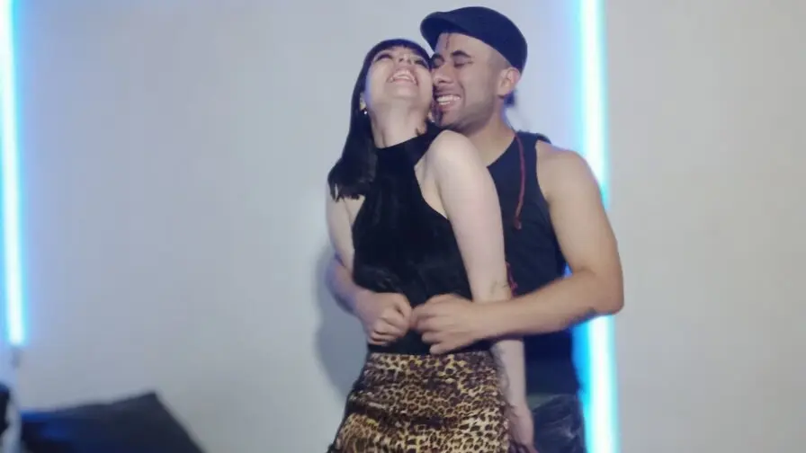 Live Sex Chat with GinaAndMoro