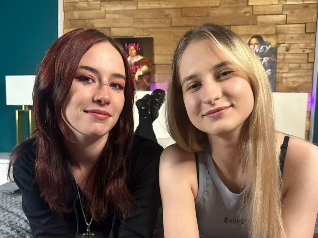 Live Sex Chat with HarrietAndPeace