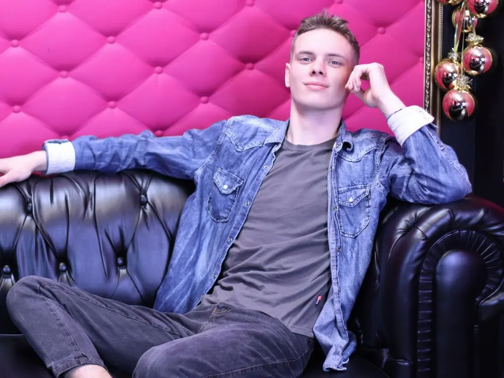 Live Sex Chat with JimmieDavias