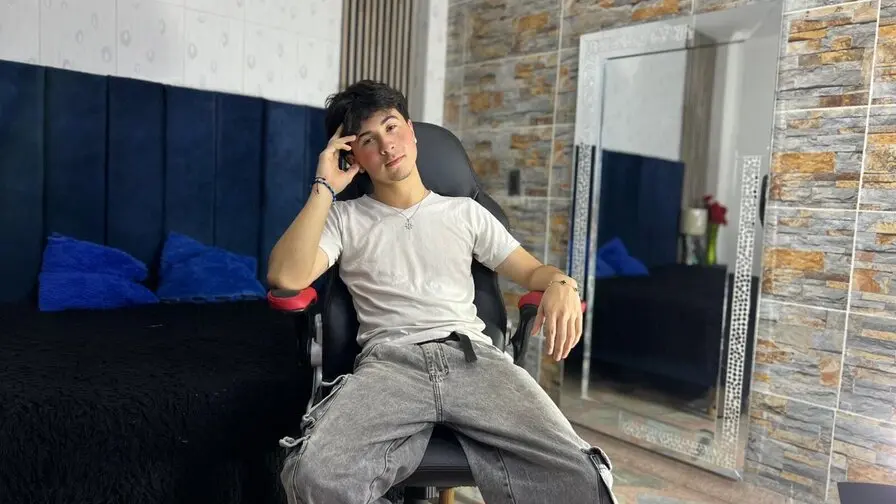 Live Sex Chat with JuanPiedraita