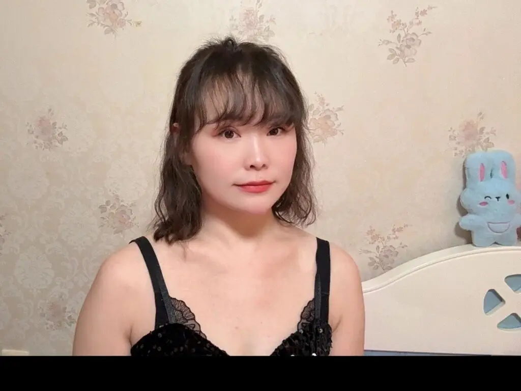 Live Sex Chat with KeYuanYuan
