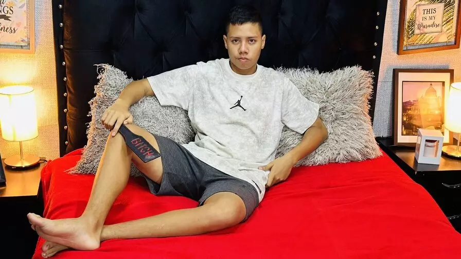 Live Sex Chat with KendorReyes