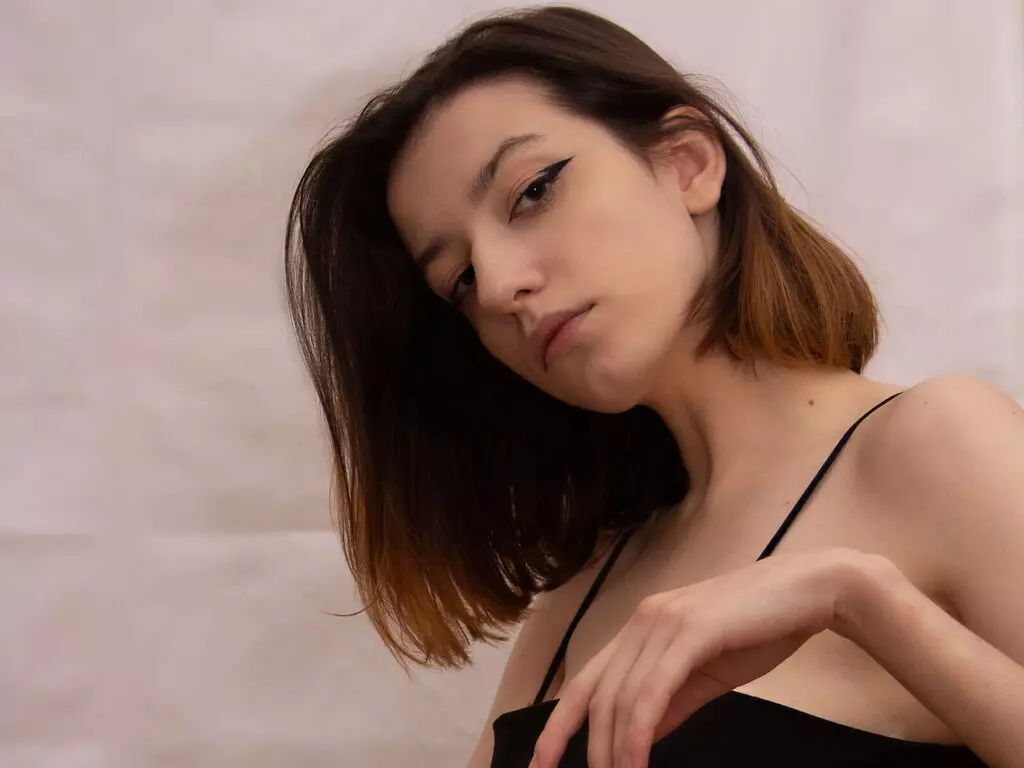 Live Sex Chat with LillianHoyver