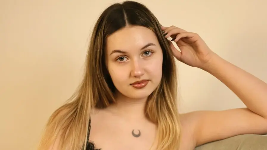 Live Sex Chat with LillyEyes