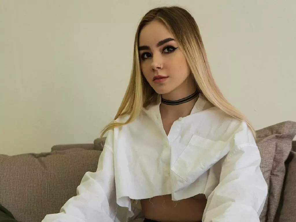 Live Sex Chat with LilyHudson
