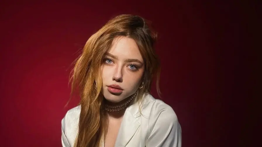 Live Sex Chat with LoraBarren