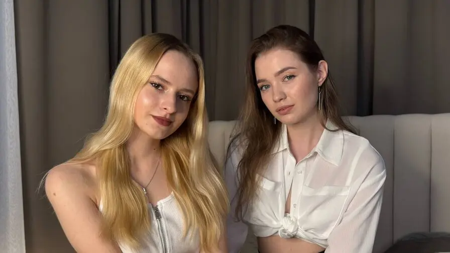 Live Sex Chat with LorettaAndMaida