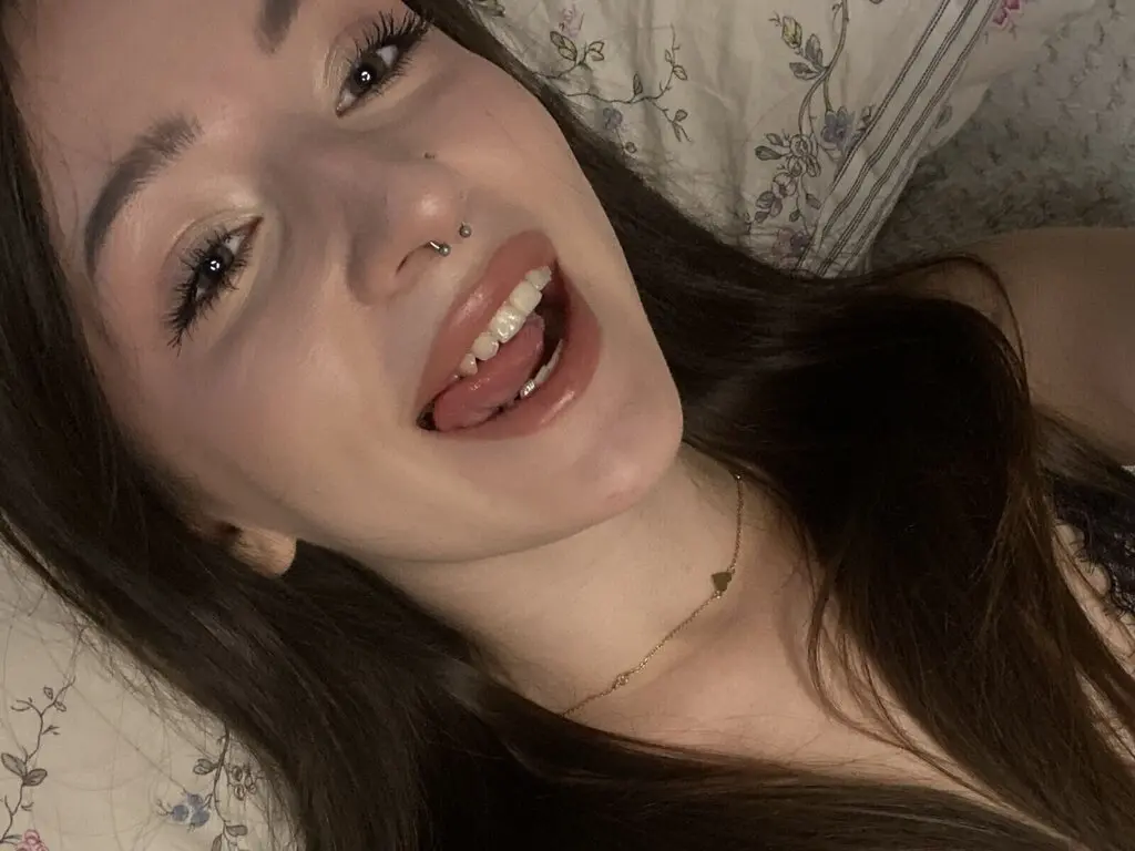 Live Sex Chat with LuckyLeah