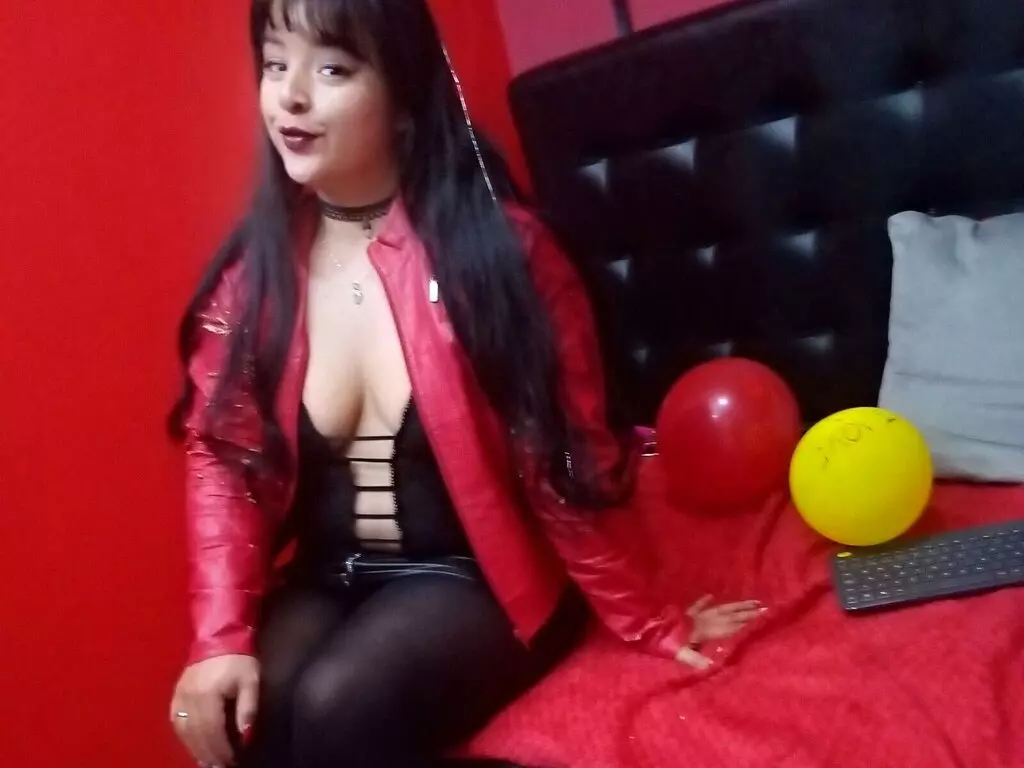 Live Sex Chat with MarcellaSwat