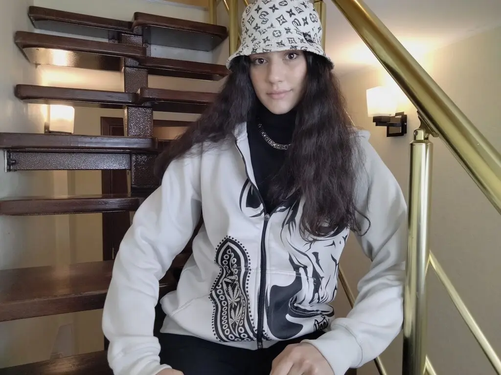 Live Sex Chat with MiaHillson