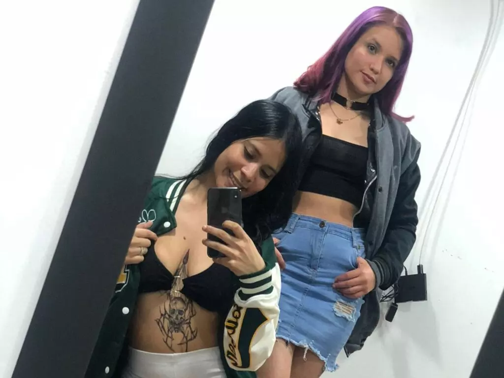 Live Sex Chat with SashaAndNahomi