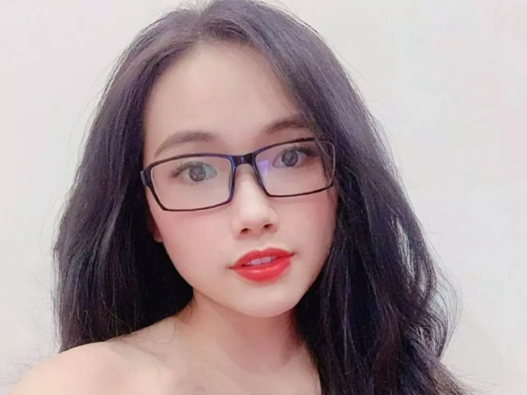 Live Sex Chat with SunnyEmilia