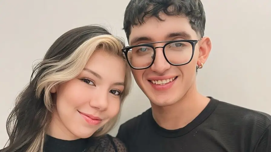 Live Sex Chat with ValeriaandTomas