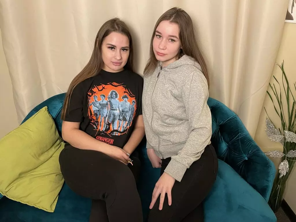 Live Sex Chat with VanessaAndKristy