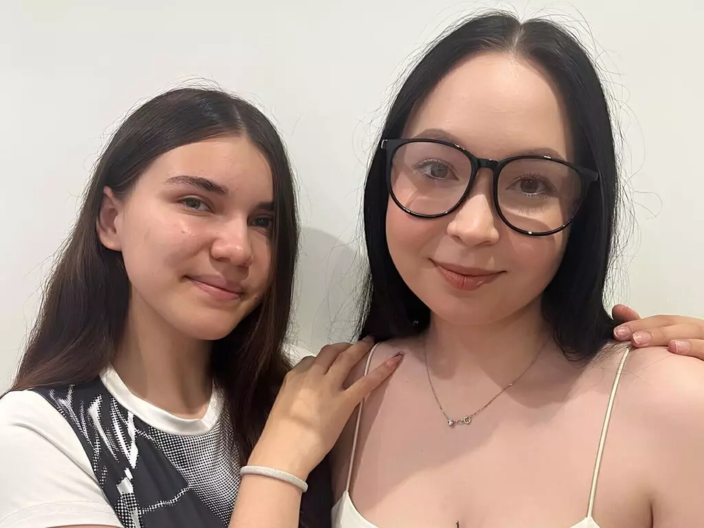 Live Sex Chat with WandaAndPeggy