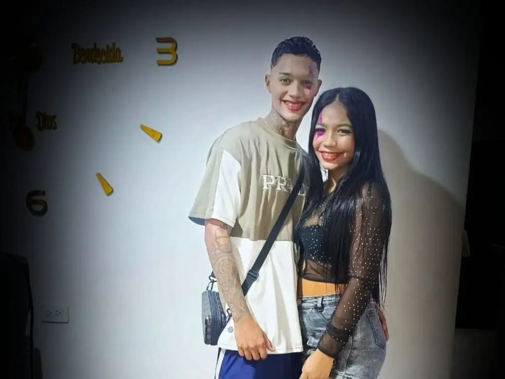 Live Sex Chat with YuleimysAndAlex